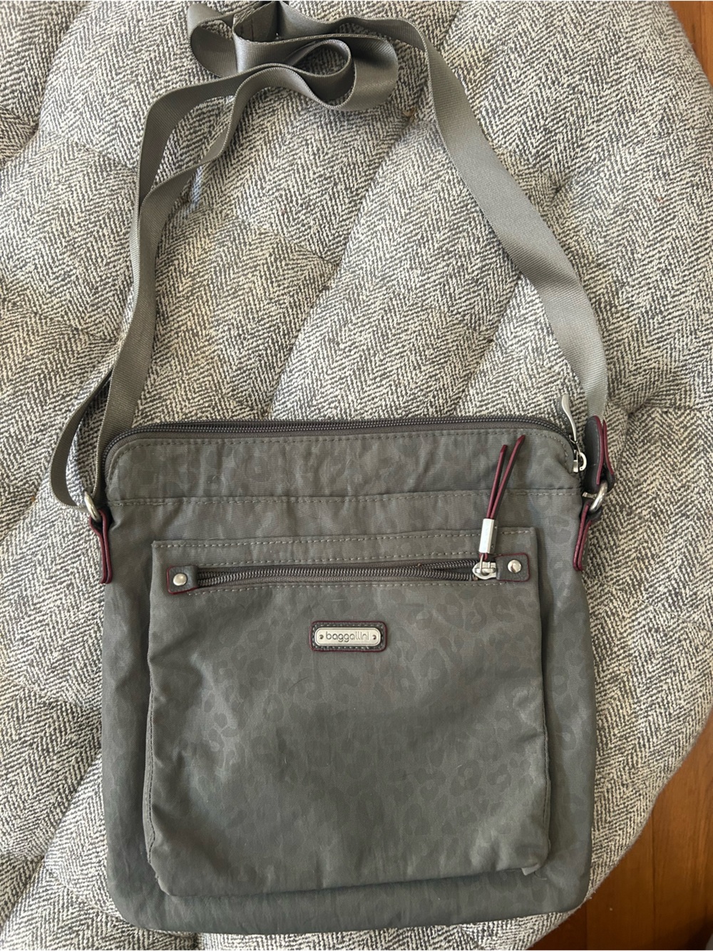 Baggallini crossover bag- EUC